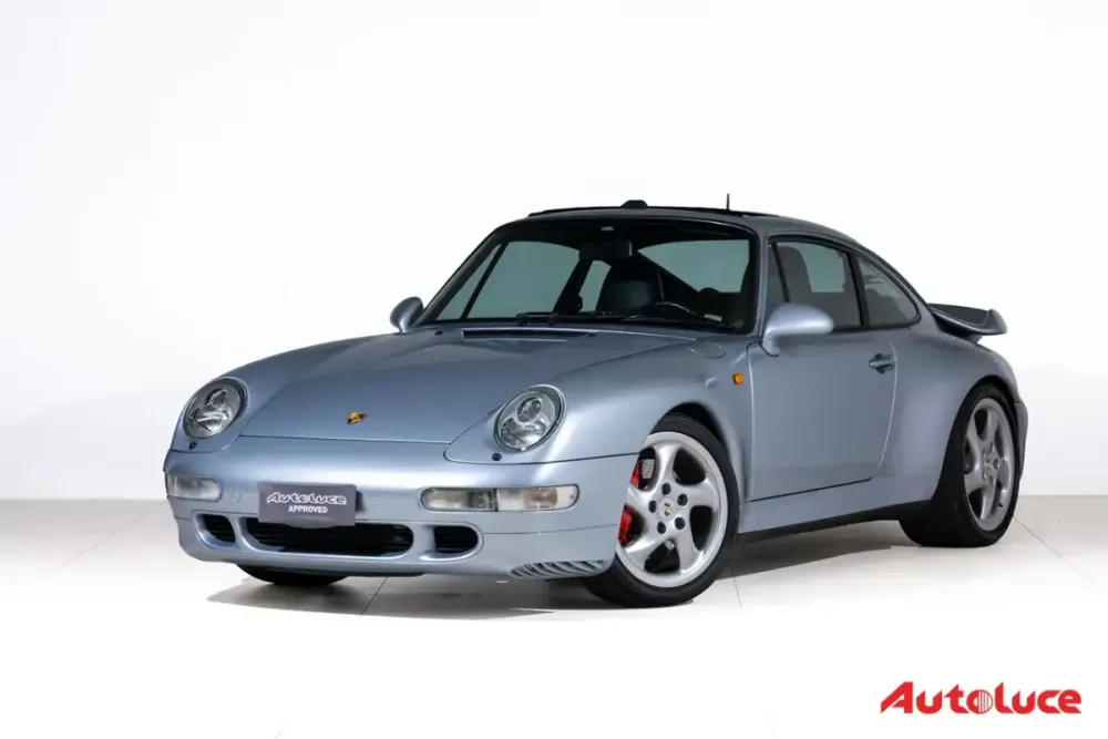Porsche 911 993 Turbo argento vista di tre quarti anteriore