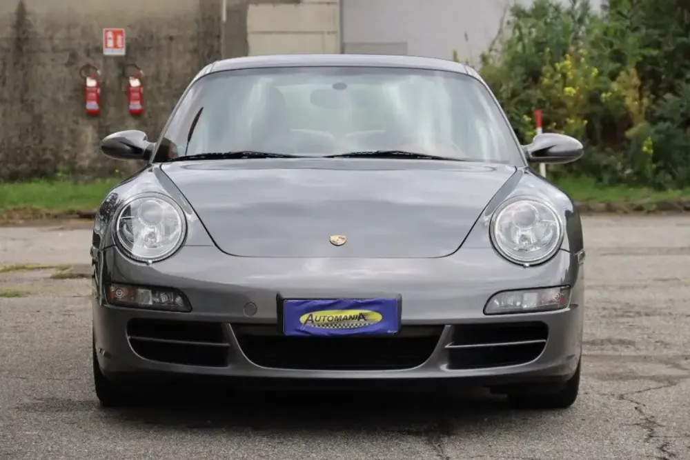 Frontale di una Porsche 911 997 con le prese d'aria del paraurti